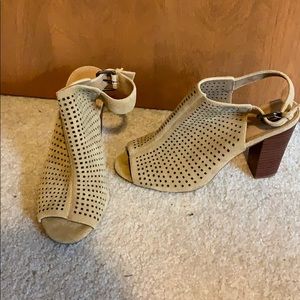 Leather peep toe heel